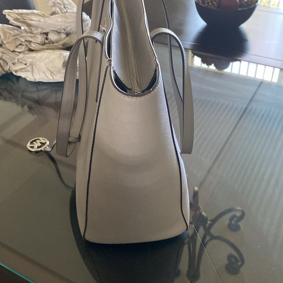 Michael Kors large leather tote.  Mint condition.  Pearl gray - Picture 11 of 12